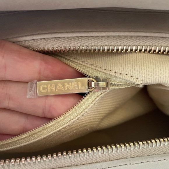 Authentic Chanel Iridescent calfskin Chic quilt bowling bag - Picture 9 of 16